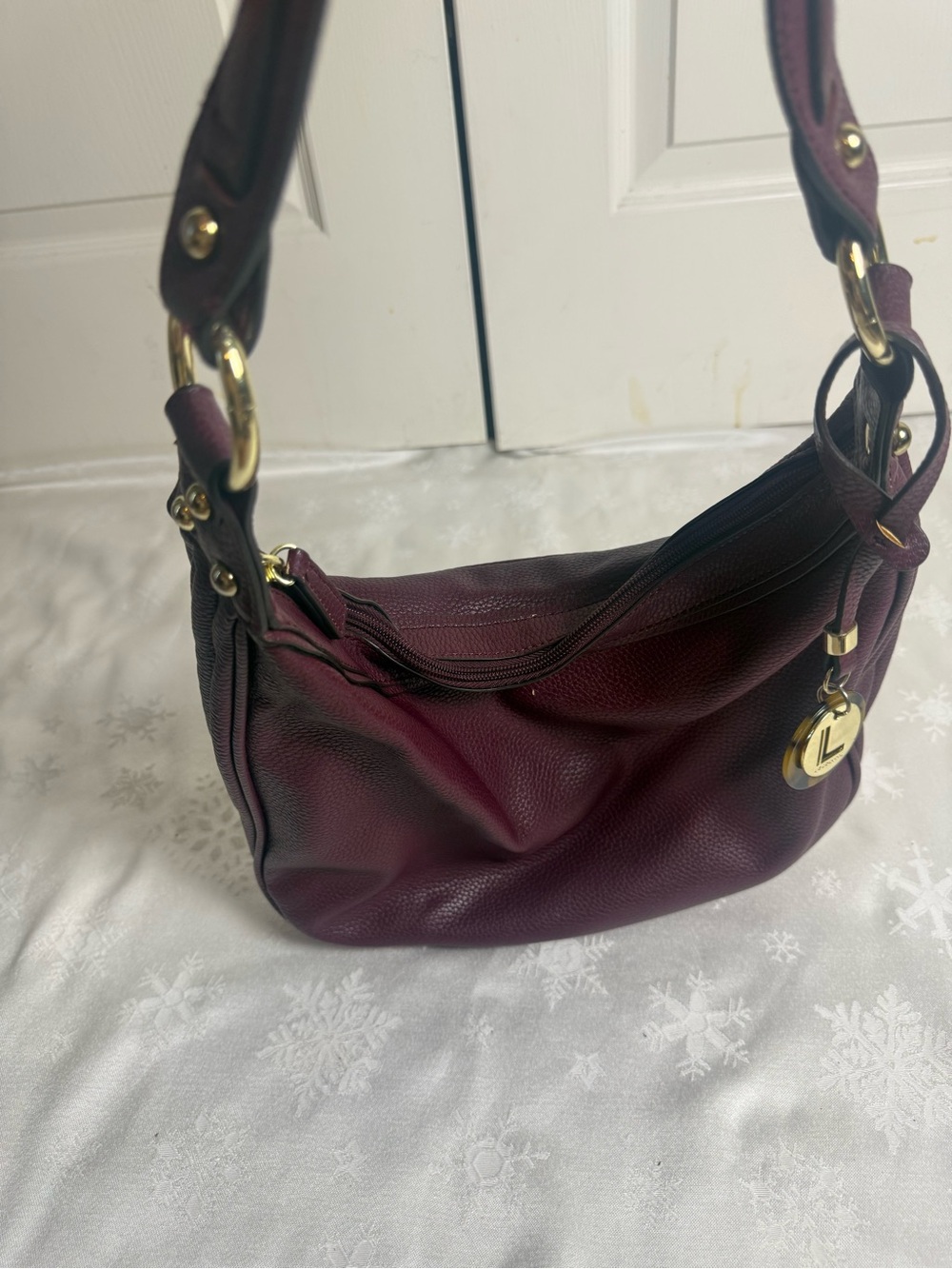 Liz Claiborne Burgundy Hobo Shoulder Bag Gold Hardware Charm Y2K Slouchy Purse - Picture 5 of 11